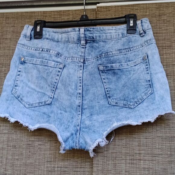 Celebrity Pink Blue Jean Shorts with Embroidered Details - Picture 4 of 4